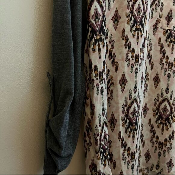 😊3/$30 ReWind 3/4 sleeve top with solid and print - Sz M - Picture 6 of 11